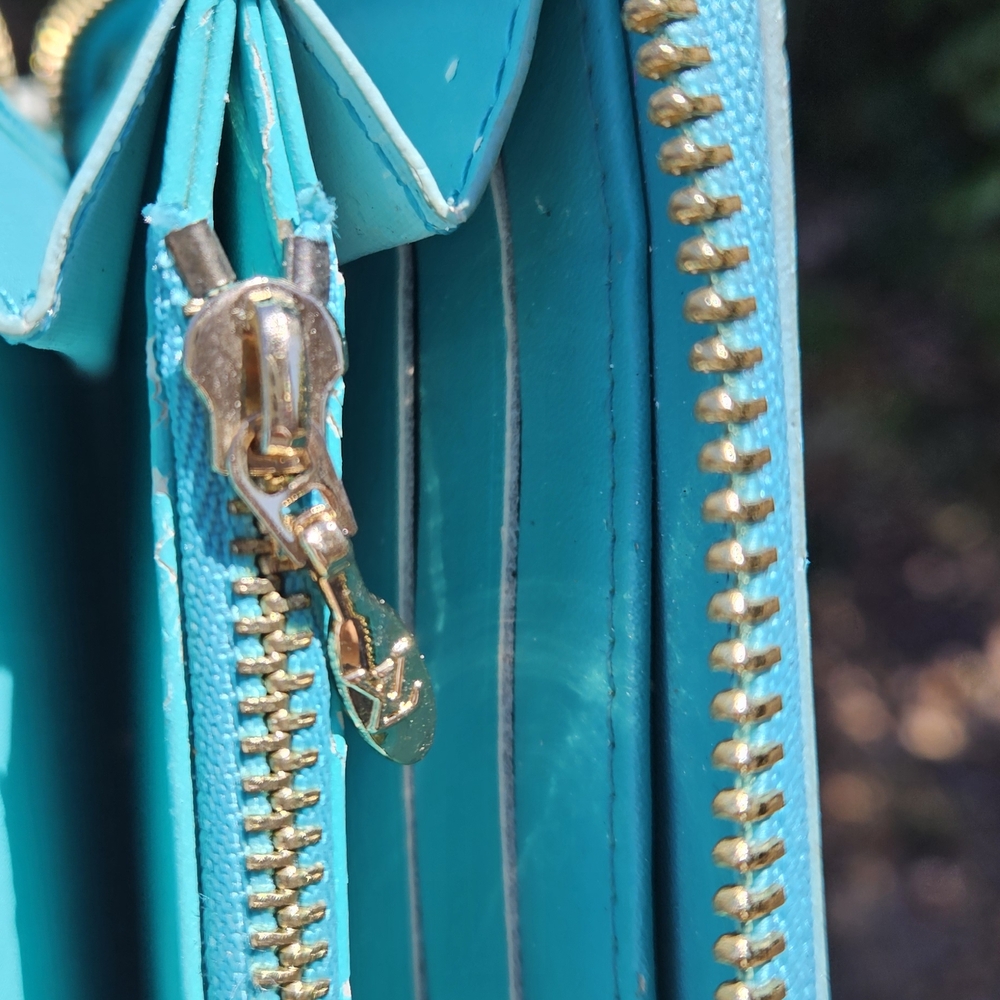 Zippy Turquoise Wallet - Picture 6 of 11